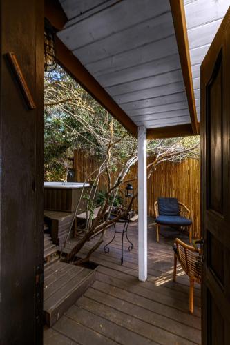 Live in the woods in Mikhmannim