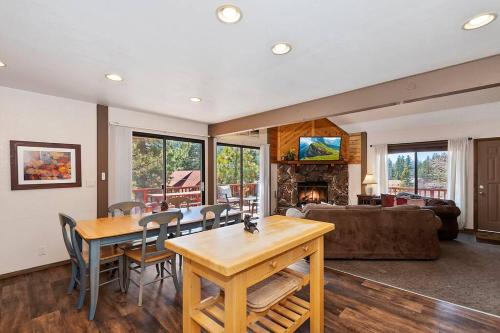Beautiful 3 BR Cabin/Great Views/Lots of Amenities in Big Bear Lake, USA