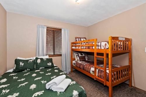 Beautiful 3 BR Cabin/Great Views/Lots of Amenities in Big Bear Lake, USA