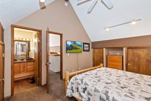 Beautiful 3 BR Cabin/Great Views/Lots of Amenities in Big Bear Lake, USA