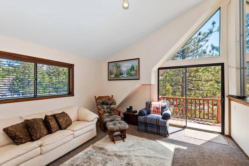 Beautiful 3 BR Cabin/Great Views/Lots of Amenities in Big Bear Lake, USA