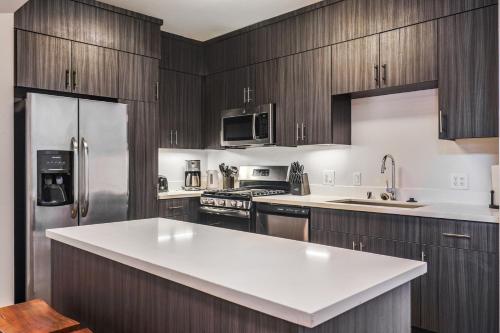Outstanding Townhouse with 4BDR & 2 BTH in Marina Del Rey in Los Angeles, USA