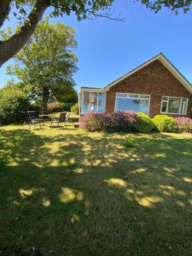 House - Free Parking & Sea Views – khách sạn tại Woodingdean