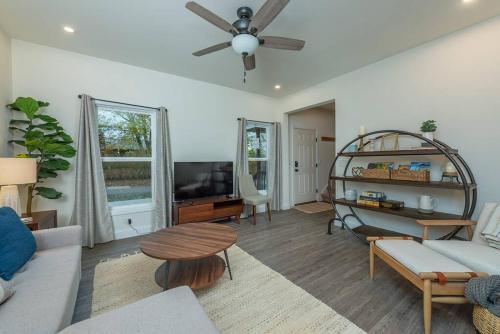 Asheville Overlook! Comfy 2br Asheville Apt/House! in Asheville, USA