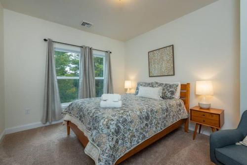 Asheville Overlook! Comfy 2br Asheville Apt/House! in Asheville, USA