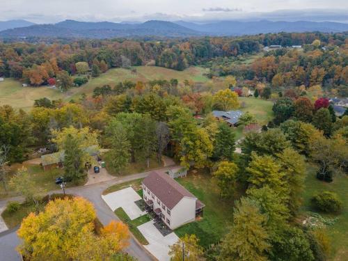 Asheville Overlook! Comfy 2br Asheville Apt/House! in Asheville, USA