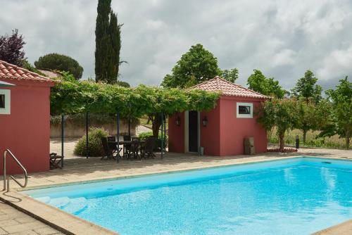 Deluxe Bedroom in Farmhouse, Swimming Pool, By TimeCooler