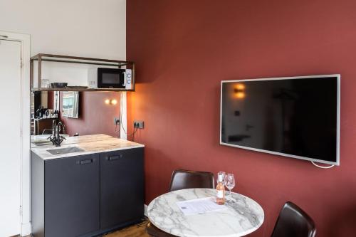 Weber Hotel 397 – Amsterdam, NY