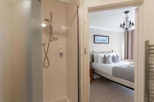 Room 3 Hotel style Double bedroom in Marazion