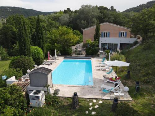 Logis Hôtel le Mas d'Hélène - Hotel - Crestet