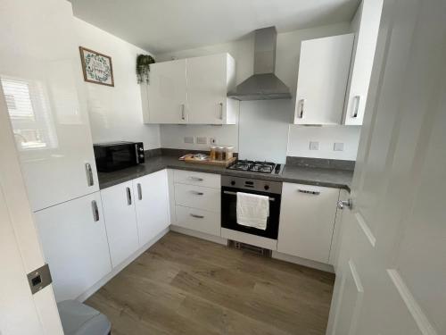 Barry Waterfront Stays - ENTIRE 3 BED PROPERTY 2