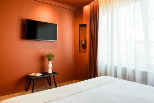 Standard Double Room image 3