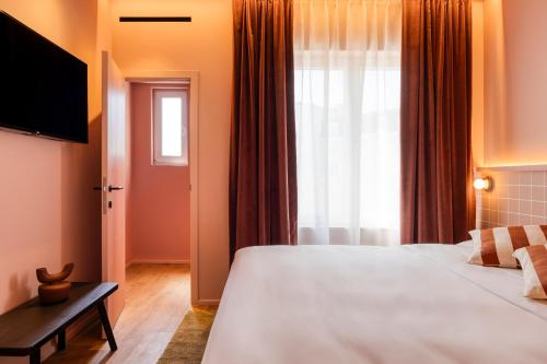 Standard Double Room image 2