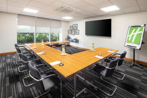 Holiday Inn Coventry M6 J2 an IHG Hotel - image 2