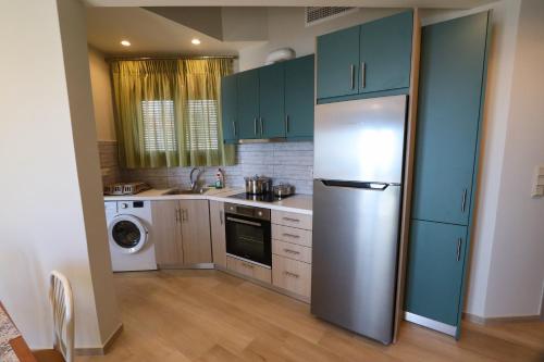 virtuve, East & West Seaside Apartments in Gialtra