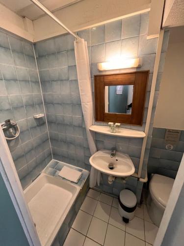 Double Room image 8