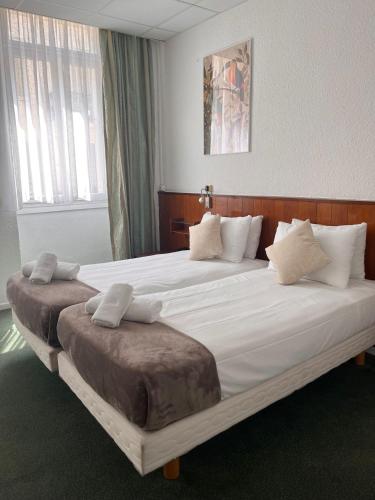 Quadruple Room image 5
