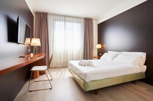 โรงแรมไซราโน สปา (Hotel Cyrano Spa) in ซารอนโน่