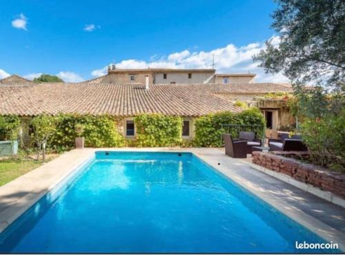 Maison ancienne XVII: Piscine - Location saisonnière - Aumelas