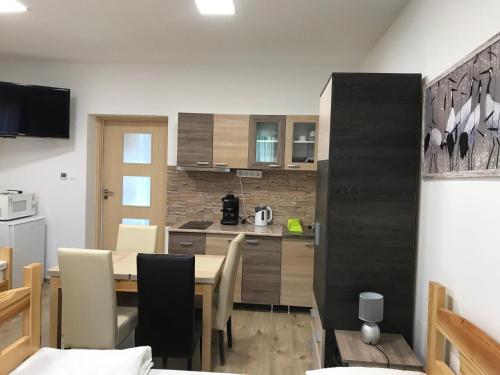 Tó-Party Apartman (To-Party Apartman) in Kiszombora