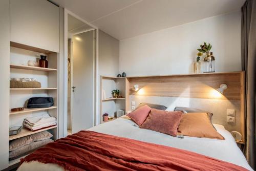 Two-Bedroom Sea View Lodge Comfort