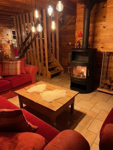 Chalet Authentique MARIOUCHKA - 4 étoiles, avec Sauna, À 150M DES PISTES - Domaine Alpe d'Huez - Location, gîte - Villard-Reculas