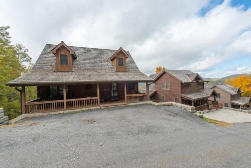 Firefly Cabin! Hot Tub, Sauna, near Ski Resort in Swiss, USA