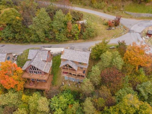 Firefly Cabin! Hot Tub, Sauna, near Ski Resort in Swiss, USA
