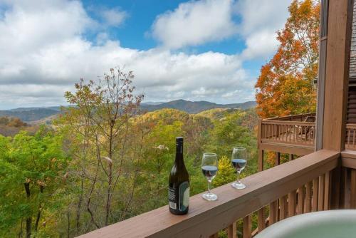 Firefly Cabin! Hot Tub, Sauna, near Ski Resort