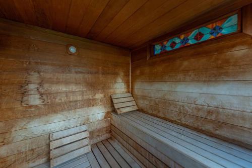 Firefly Cabin! Hot Tub, Sauna, near Ski Resort