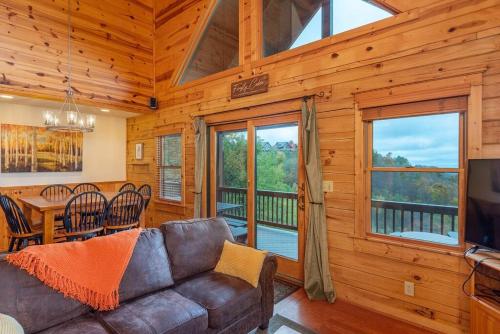 Firefly Cabin! Hot Tub, Sauna, near Ski Resort