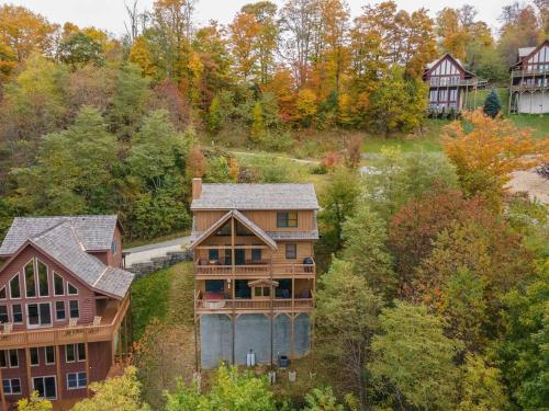 Firefly Cabin! Hot Tub, Sauna, near Ski Resort