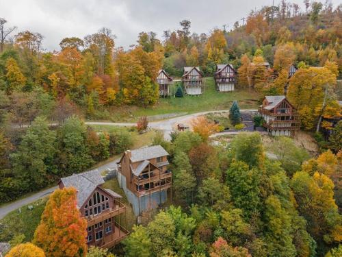 Firefly Cabin! Hot Tub, Sauna, near Ski Resort