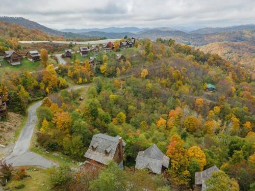 Firefly Cabin! Hot Tub, Sauna, near Ski Resort