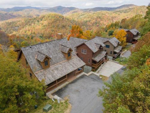 Firefly Cabin! Hot Tub, Sauna, near Ski Resort