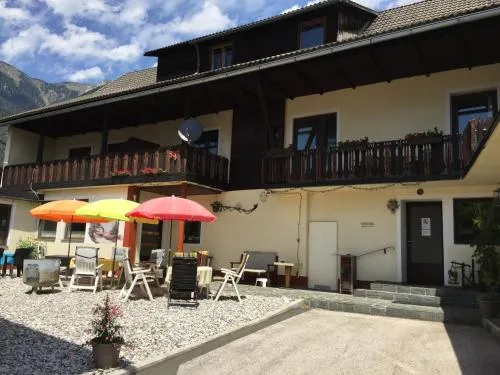 Sonntagshof Ferienwohnungen Apartments in Förolach, Österreich