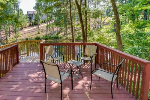 South Carolina Retreat with Fireplace and Lake Access! South Carolina Retreat with Fireplace and Lake Access!