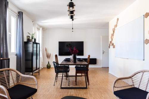 Hybrid Work-Play Retreat - 2BR, 1B central Kreuzberg, Берлин (фото 11)
