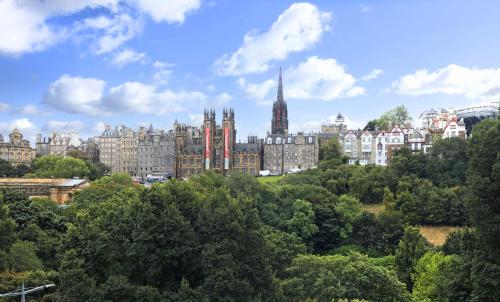 Deluxe 3-bedroom Apartment on Princes Street overlooking Edinburgh Castle, Эдинбург (фото 8)