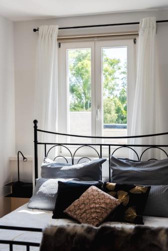 Hybrid Work-Play Retreat - 2BR, 1B central Kreuzberg, Берлин (фото 7)