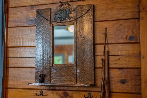 Bears Den! Cozy Mountain Cabin w/ Fire Pit in Waynesville, USA