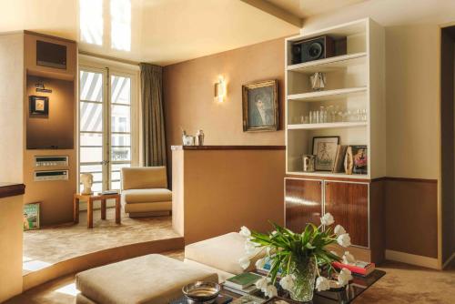 Les Suites Cinabre – Paris, TX