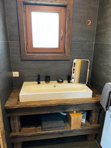 Bathroom, La cabane du cerf in Les Allues