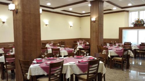 Restaurant, HOTEL RURAL LA TEJA in Segura De Leon