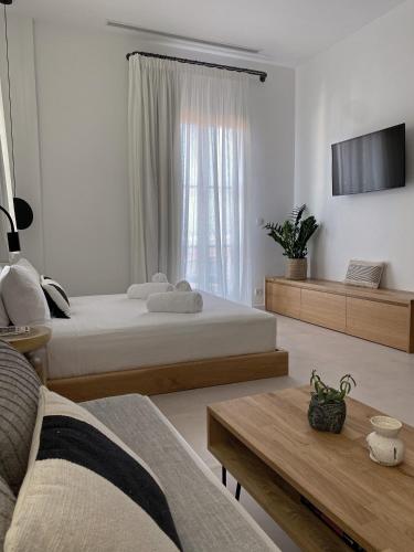 1 queen bed, 1 sofa bed