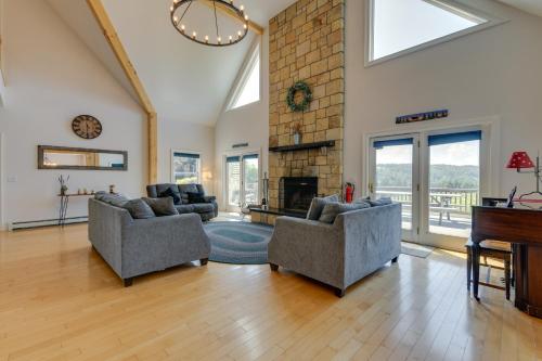 . Secluded Family Getaway Near Stowe: Deck & Hot Tub