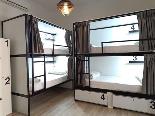 1 bunk bed