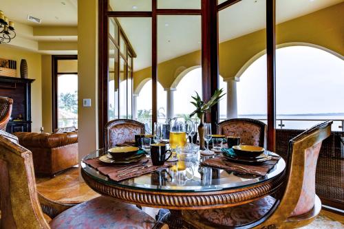 Villa Castello- Water Views & Resort Amenities in Riversdale