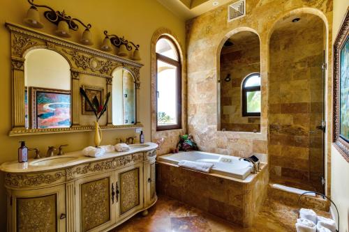 Villa Castello- Water Views & Resort Amenities in Riversdale