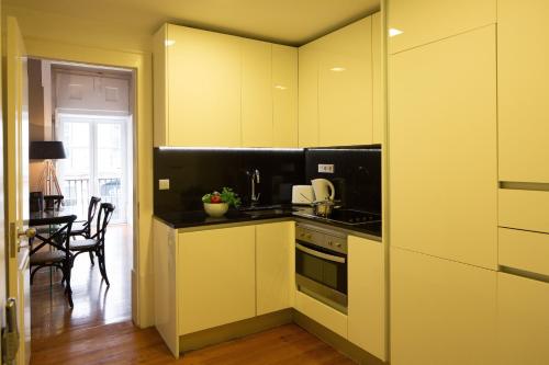 Superior One-Bedroom Apartment image 2